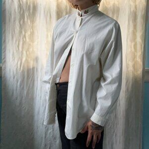 vintage ashley petites white button down with embroidered berry decor size 14